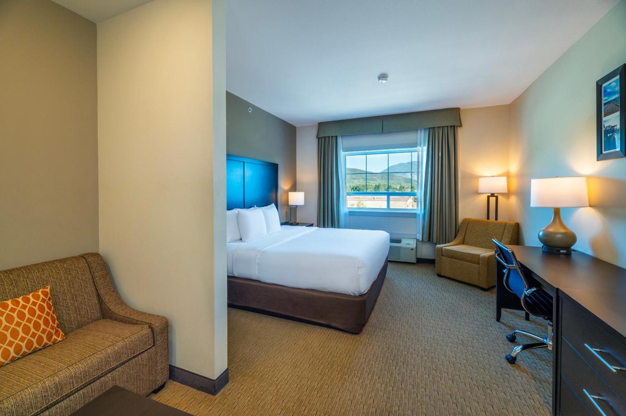 Hotel Comfort & 4*